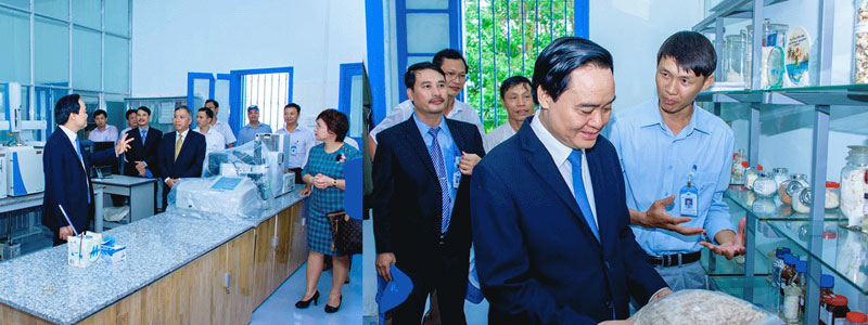 Bộ trưởng Phùng Xuân Nhạ thăm Phòng thí nghiệm